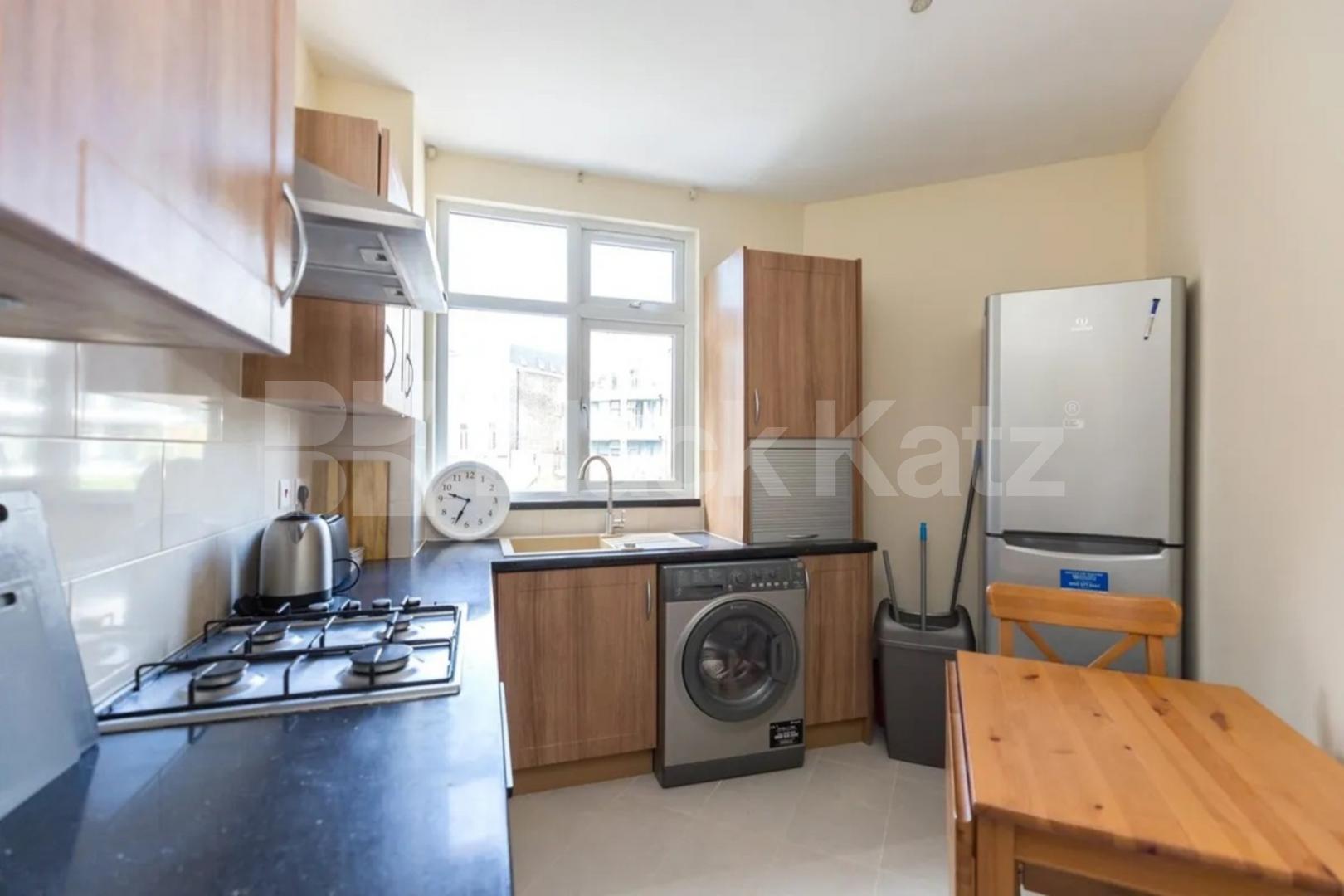 Close by to a tone of amenities and zone 2 underground station  Caledonian Road, Kings Cross